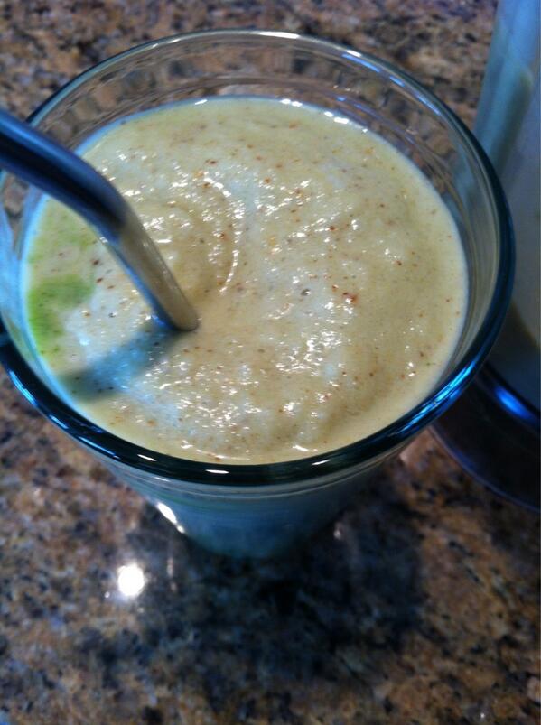 almond banana smoothie deliciousness